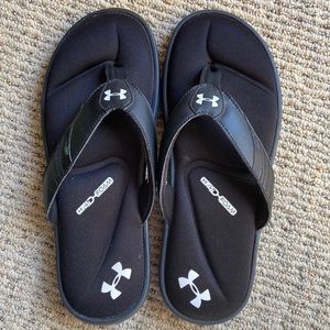Men’s Under Armour Ignite flip flops/sandals EUC - Black size 9
